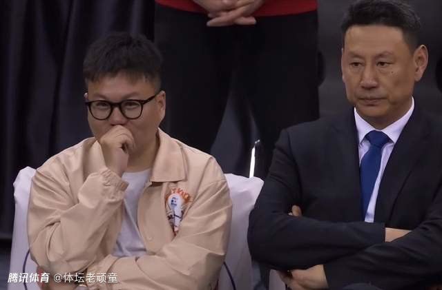 第34分钟，利物浦前场任意球机会，埃利奥特直接轰门，这球偏出近门柱。